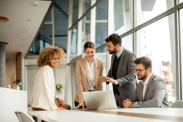 Réunion de collaborateurs