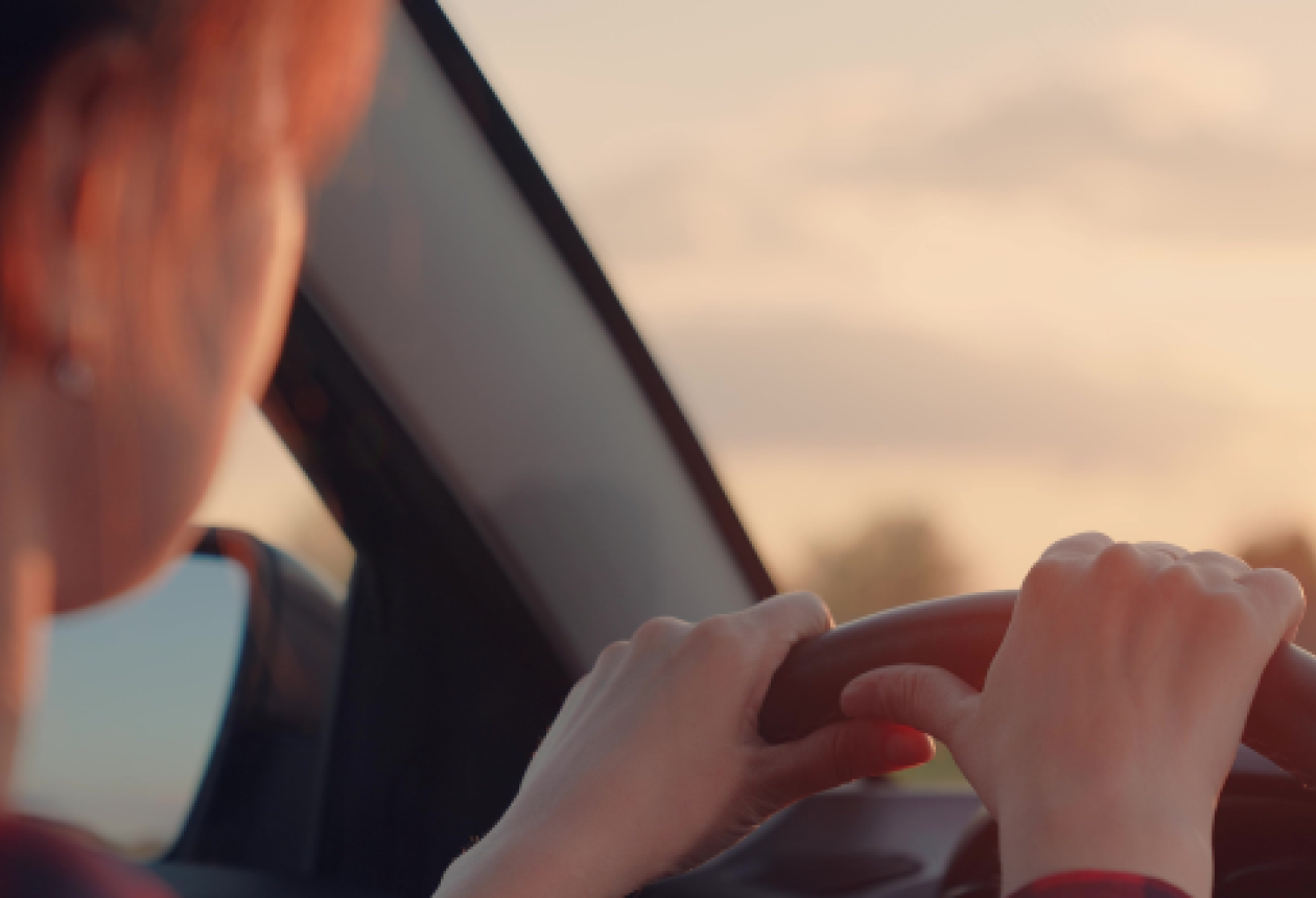 Personne qui conduit une voiture