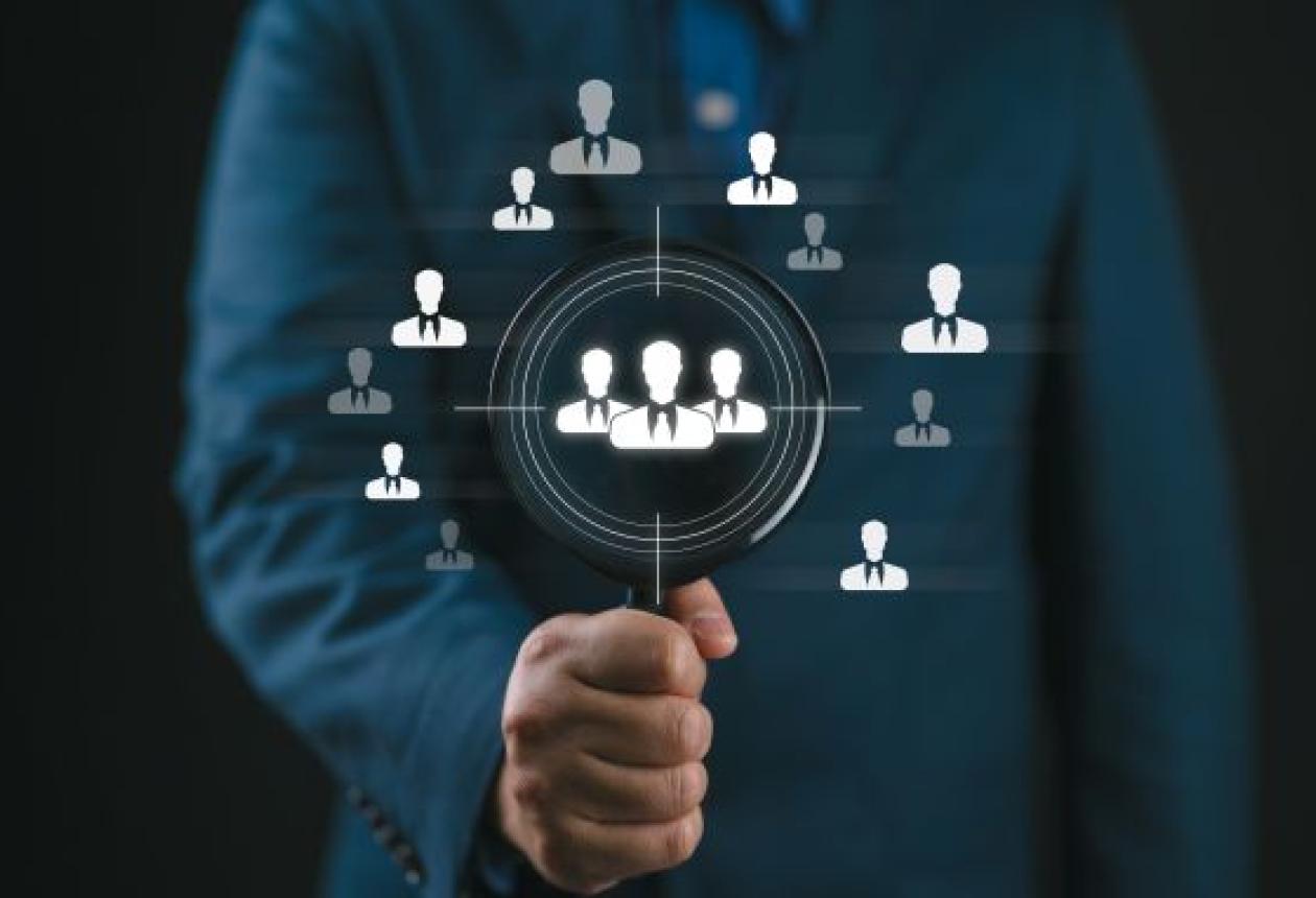 Stratégies marketing pour recruter des talents en 2024 avec étude concurrentielle et outils RH